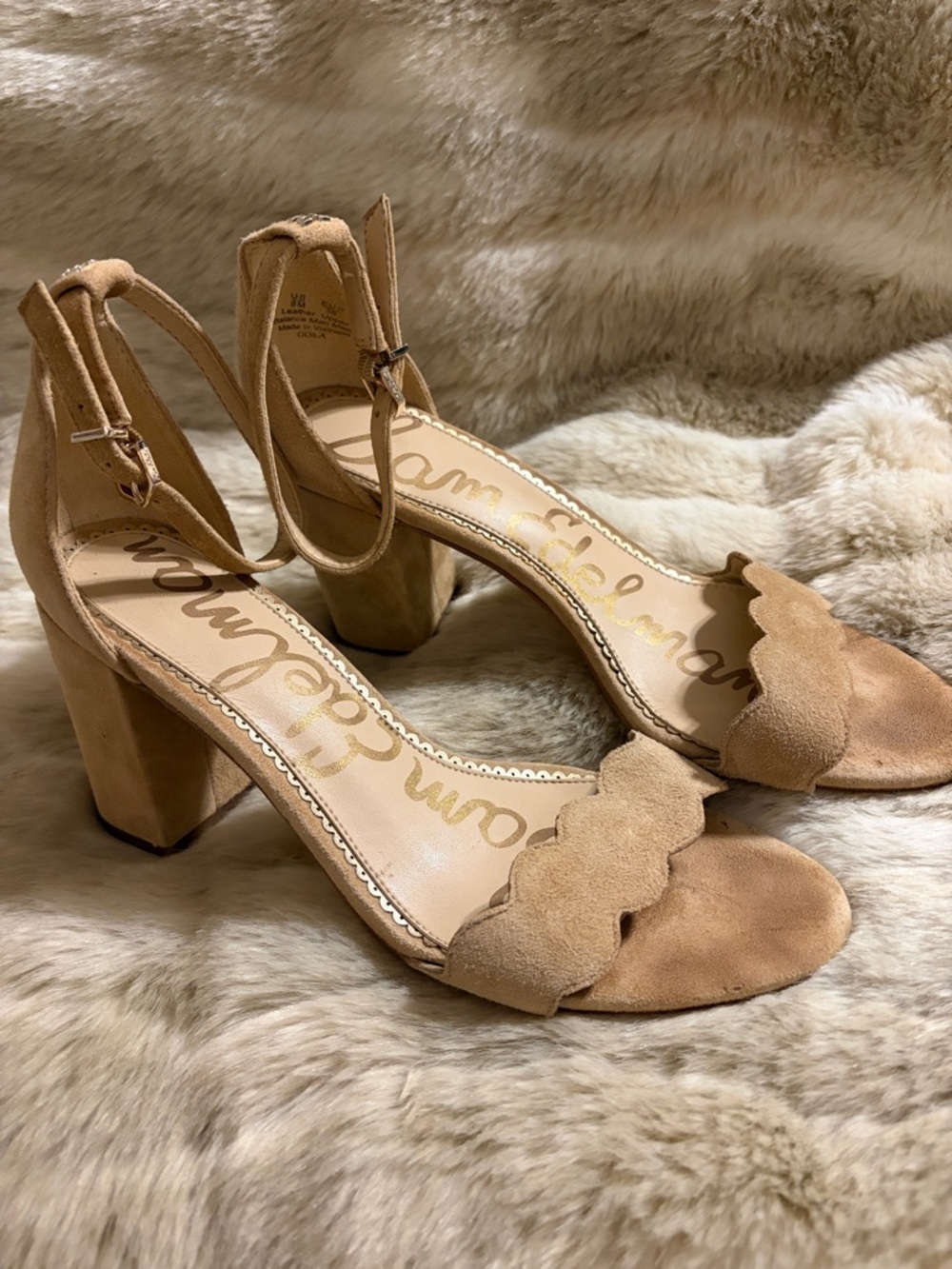 Sam Edelman Odila Scalloped Ankle Strap Block Heel Sandal – Tan Suede